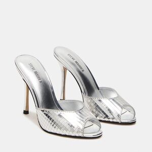 Steve Madden Metallic Silver Heels never used!!!